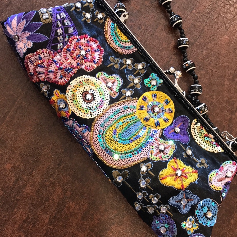 Beaded Sequin Stitched Rhinestone Floral clutch - Picture 5 of 5